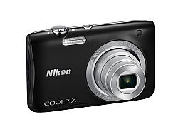 Стильная 20-мегапиксельная фотокамера COOLPIX S2900, оснащенная объективом NIKKOR с 5-кратным оптическим зумом и технологией оптического подавления вибраций обеспечивает резкие снимки и четкие видео HD.  ЖК монитор с диагональю 6,7 см с широким углом обзора обеспечивает четкость во время съемки и просмотра. Функция Автовыбор сюжета выбирает оптимальный сюжетный режим для текущих условий съемки, поэтому все, что вам остается сделать, — просто навести фотокамеру и сделать снимок.